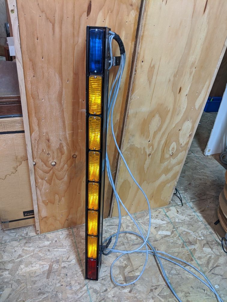 Whelen Fire Truck Light Bar Traffic Advisor Halogen With End Strobes 500 Series 12 Volt