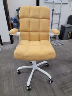 Ergonomic Office Chair Yellow Teddy Velvet Fabric Computer Desk Chairs Rolling Swivel Task Chair for Adults and Teens, Executive Office Chair with Whe
