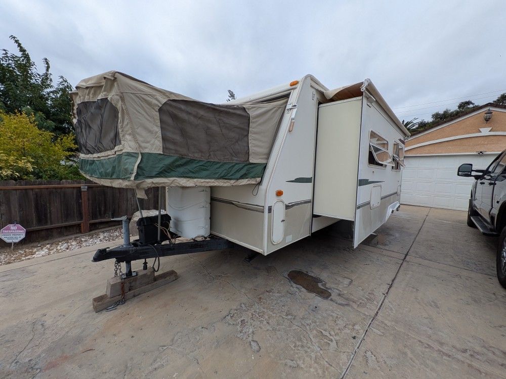 2005 TRAVEL STAR SLIDE OUT 19.FT TRAVEL TRAILER 