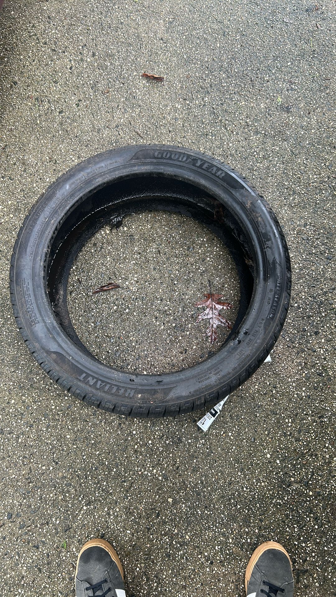 Goodyear reliant 235 40r19