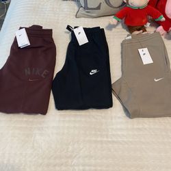 Nike Sweatpants And Sweaters 