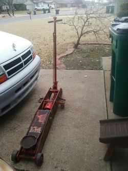 10 Ton truck jack.