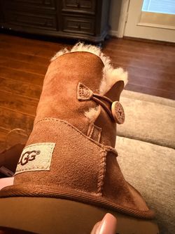 UGG kids size 8