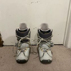 Women’s Burton Snowboard Boots - Size 7