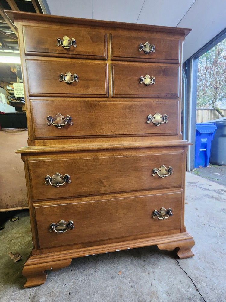 Ethan Allen Maple Highboy Dresser
Chest on Chest