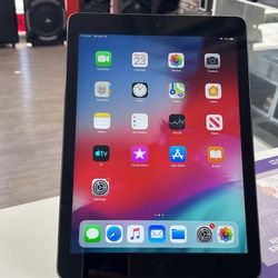 Great Condition IPad Air 2 (9.7) Unlocked, 16GB Storage, Comes With Charging Cable 