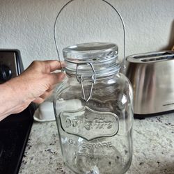 1 Gallon glass dispenser with spigot