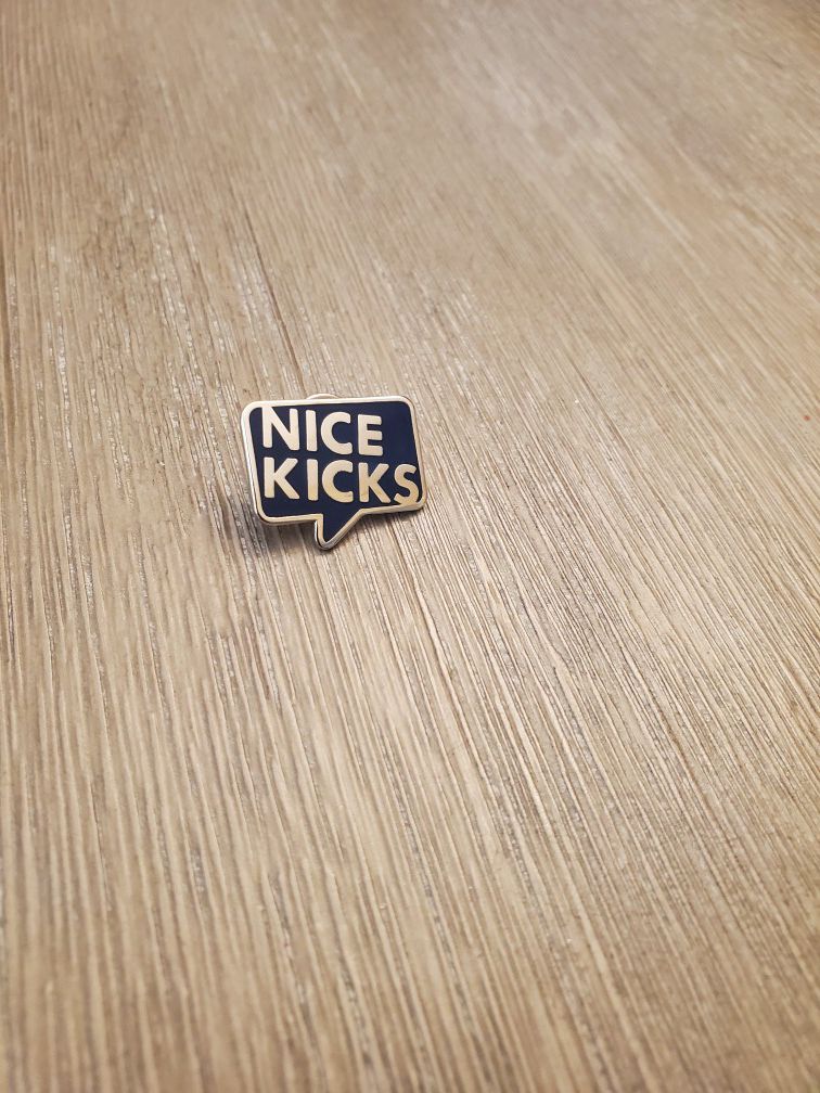 Nice kicks pin. Brand new.