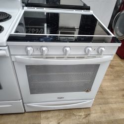 Whirlpool  Electric 220v Glass Top  Stove Oven    In Excellent Working Condition 