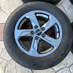 2023 Kia K5 LX 16’ stock wheels