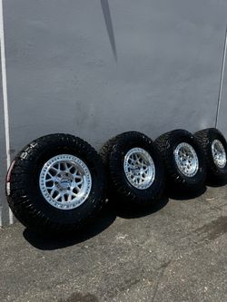 KMC KM549 GRS 6x5.5 Wheels with 35” Nitto RidgeGrappler Tires CHEVY GMC TOYOTA