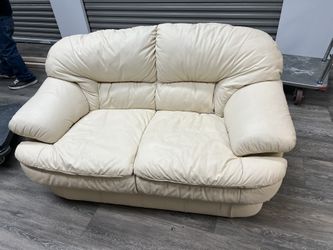 White Leather Sofas 1 Side Table 1 Coffee Table And One Wall Flush Table