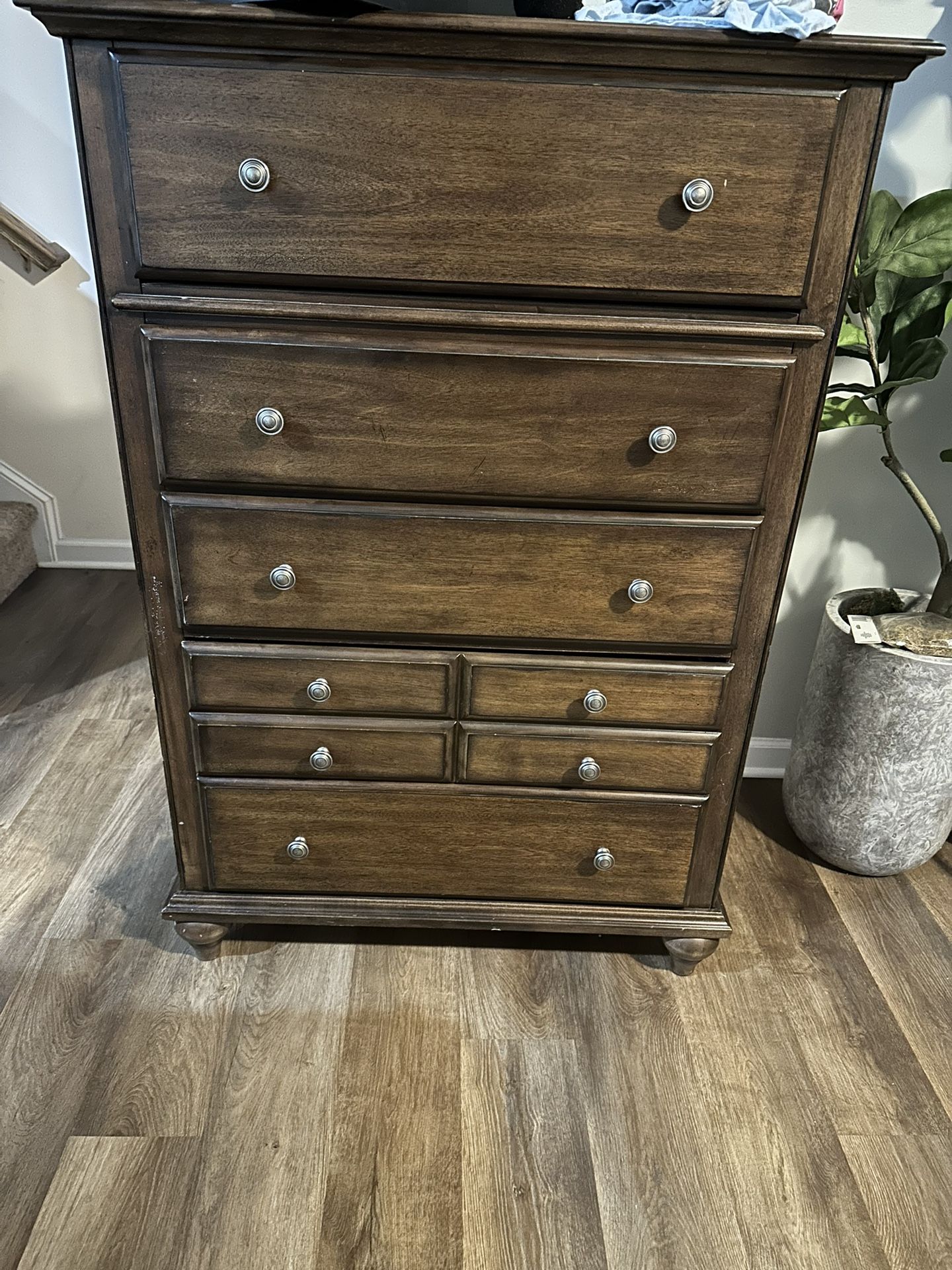 Dresser With (1) Nightstand