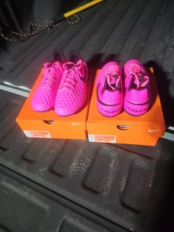 Nike Size 6y Cleats /Jr Legend 8 Club