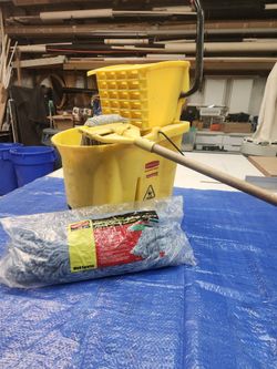 Mop And Bucket Extra Mops