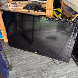 42 Inch LG TV with Mount 
