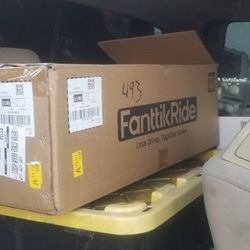 FANTTIKRIDE WIGGLE CAR BLUETOOTH MUSIC LIGHT UP WHEELS ( 