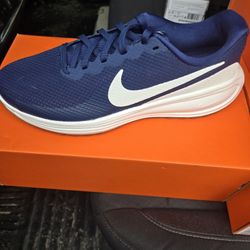 Nike Revolution 8