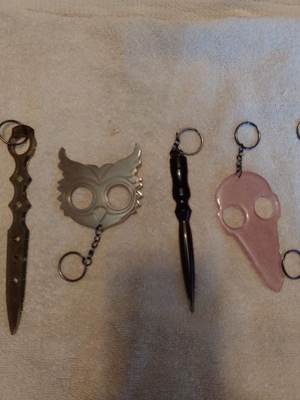 Hand Poured Keychains Different Styles Different Colors