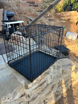 Small dog crate in excellent condition