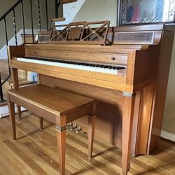 Beautiful Everett Upright Piano