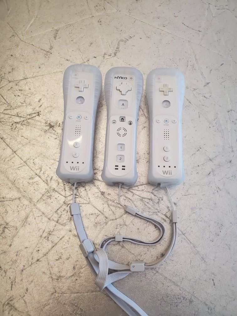 Nintendo wii wiimote controllers