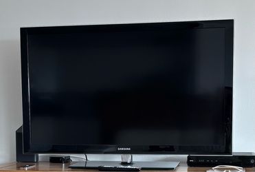 46” LCD Screen TV