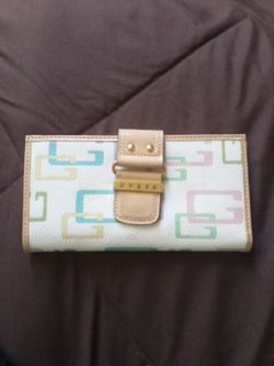 guess wallet
