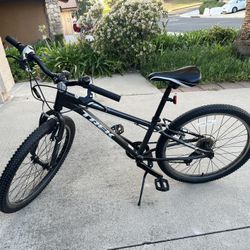 Trek Precaliber  24” 7 Speed Kid’s Bike - Black