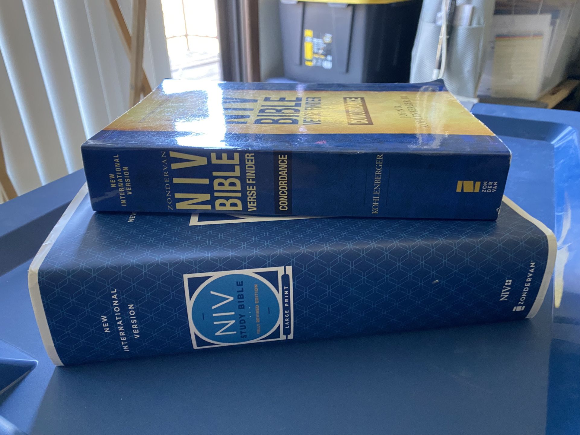 New International Version (NIV) Bible W/ Condordance