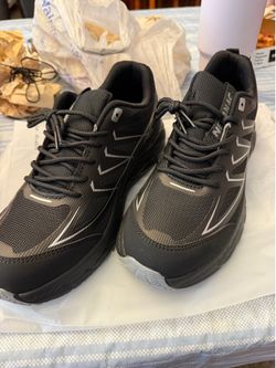 Steel toe shoes size 9