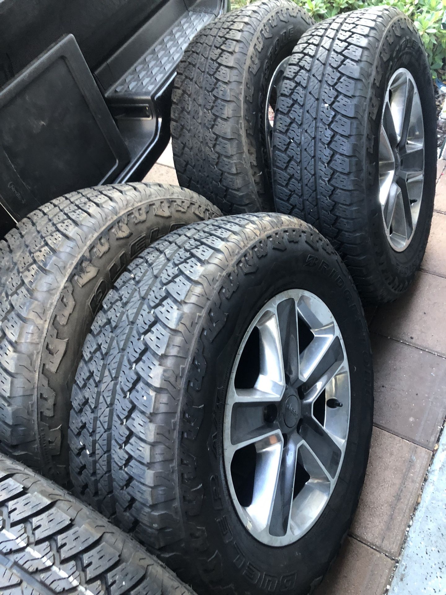 Jeep Wrangler 2022 Wheels And Tires Bridgestone Dueler 255/70/18 for