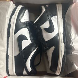 Low Nike Pandas / Black & White