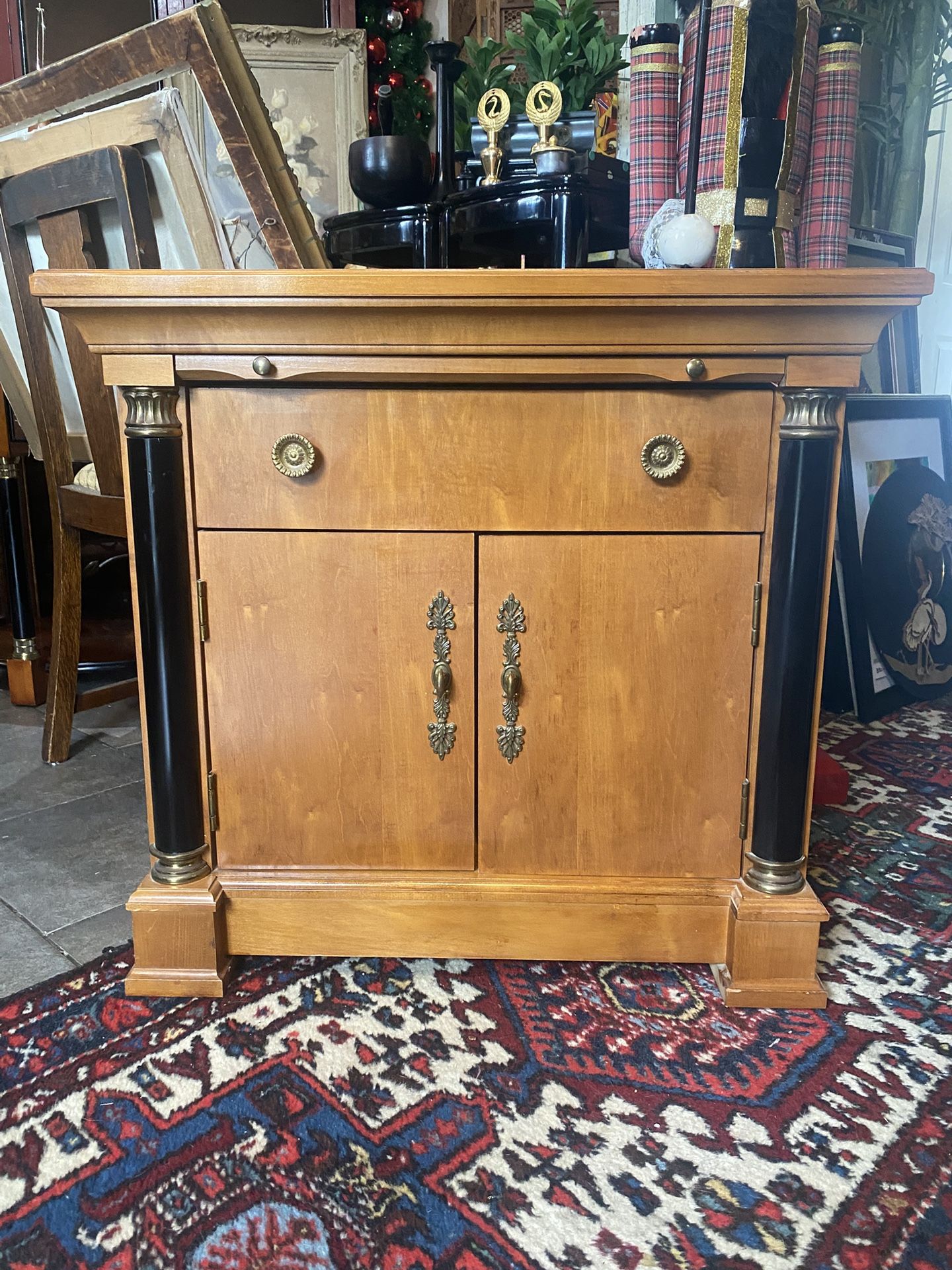 Thomasville, Beautiful Nightstand Cabinet With Pullout Shelf