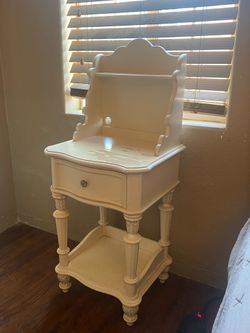 Pulaski nightstands