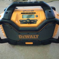 DeWalt 20V Bluetooth Radio with built-in Charger