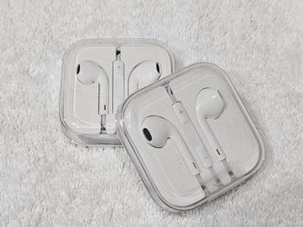 Set of TWO Apple iphone ipod EarPods In For Ear Headset 3.5mm Jack White Wired w/ volume microphone