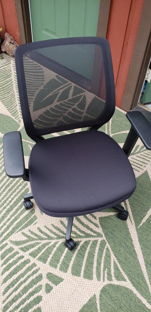 Desk Chair - Like New - Black