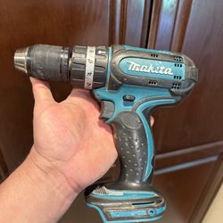 Screw gun Makita cordless battery operated drill gun