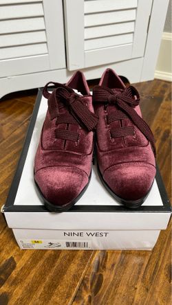 Nine West women’s shoe size US5M with box