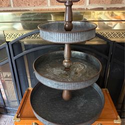 23” TALL METAL 3 TIERED OVAL TRAY