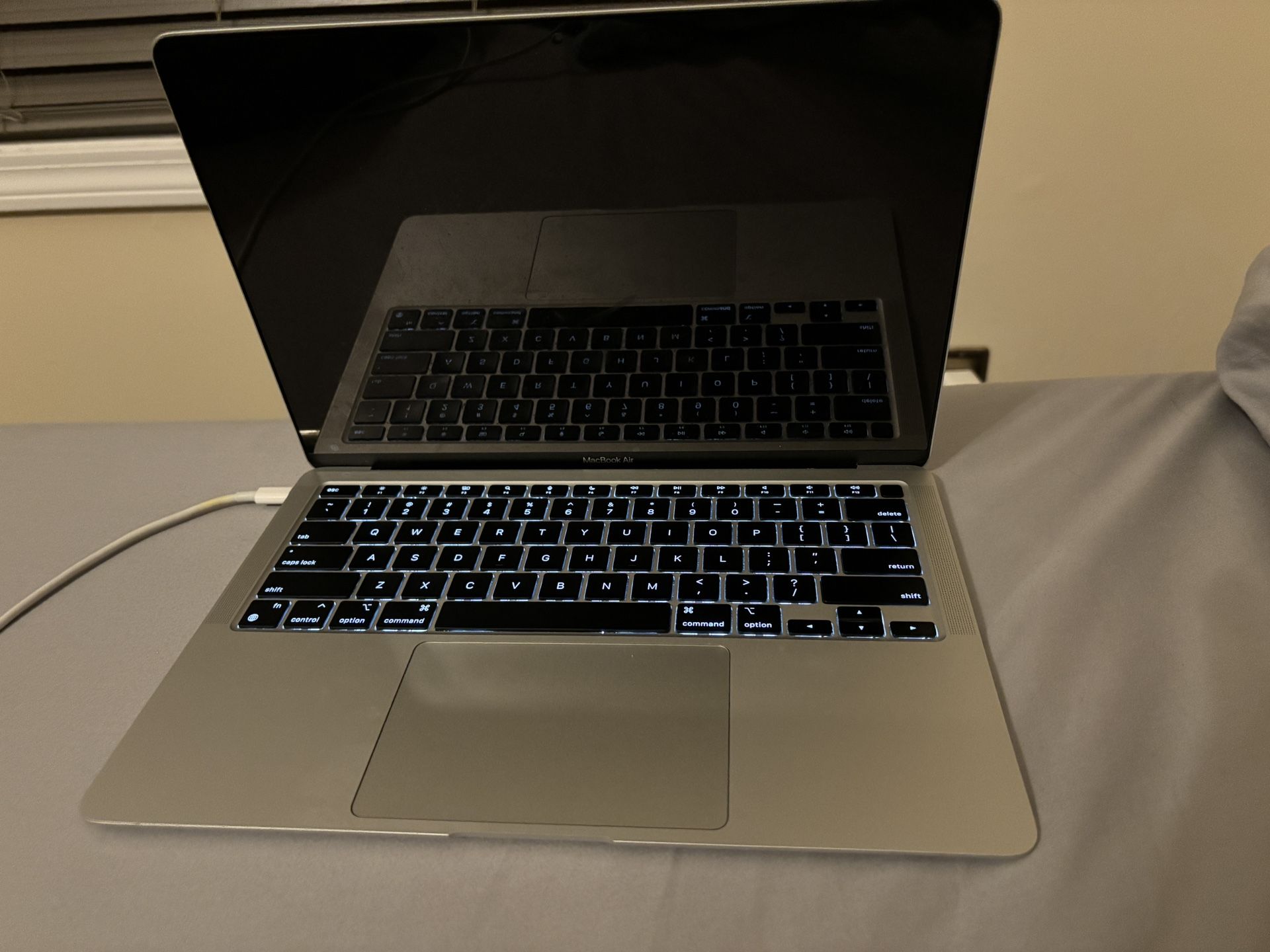 Macbook Air 2020 — Excellent Condition