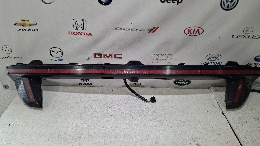 2022-2024 HYUNDAI TUCSON REAR CENTER LED TAIL LIGHT OEM
