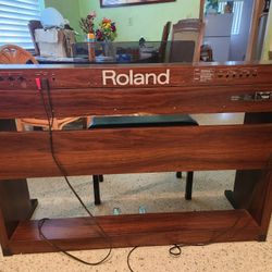 ROLAND 350  Electric Piano. 