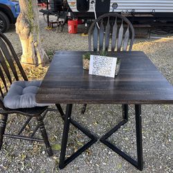 Cute table with 2 chairs