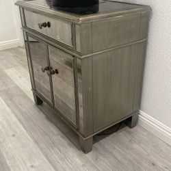 Pier 1 NIGHTSTANDS (4)
