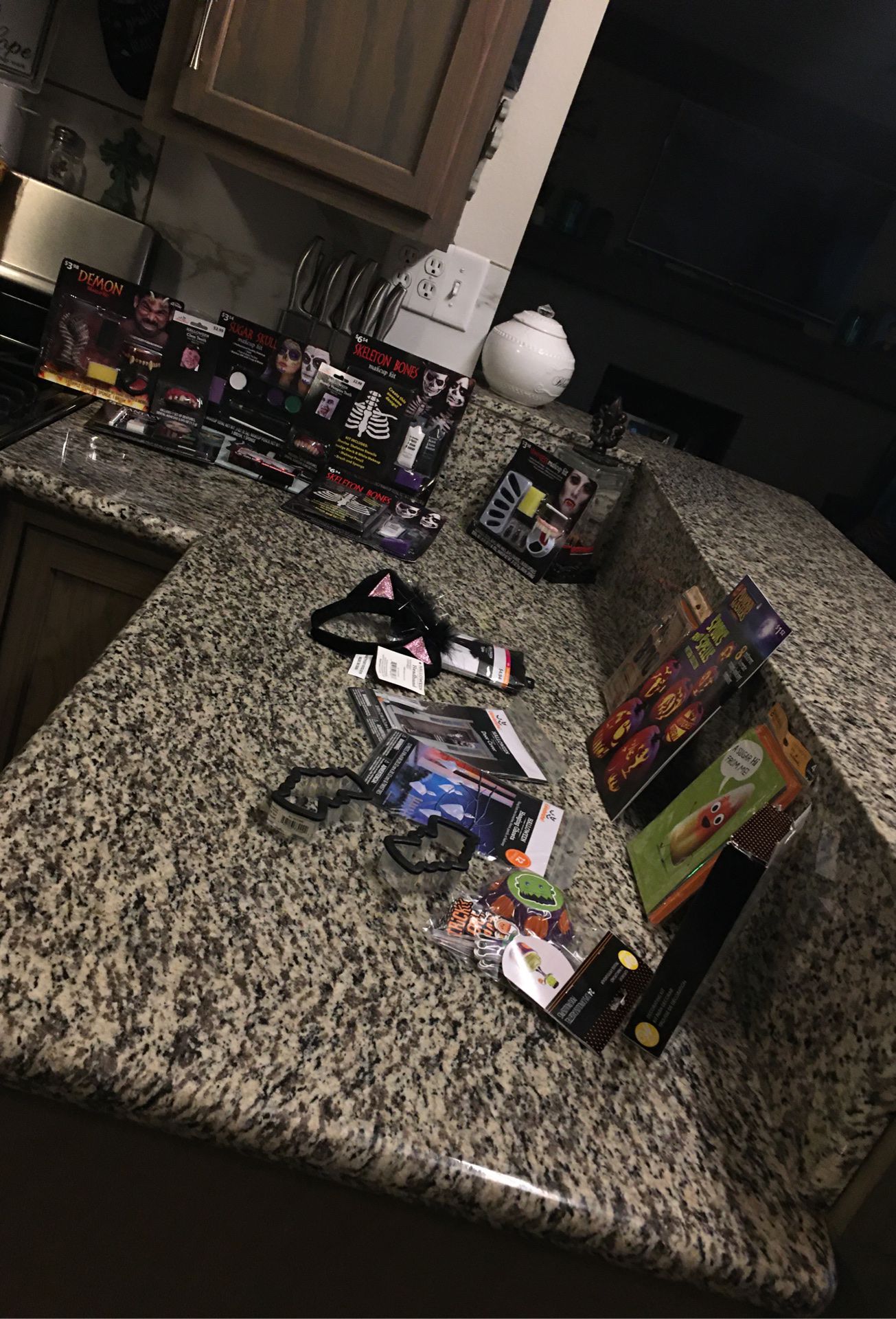 Whole lot of holloween stuff all brand new