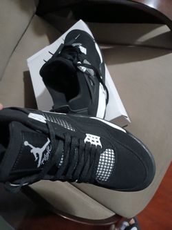 Black white thunder