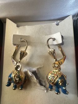 Aretes de elegantes oro chapeado hermosos