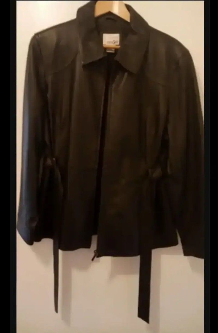PETITE XL LEATHER JACKET....... CHECK OUT MY PAGE FOR MORE ITEMS